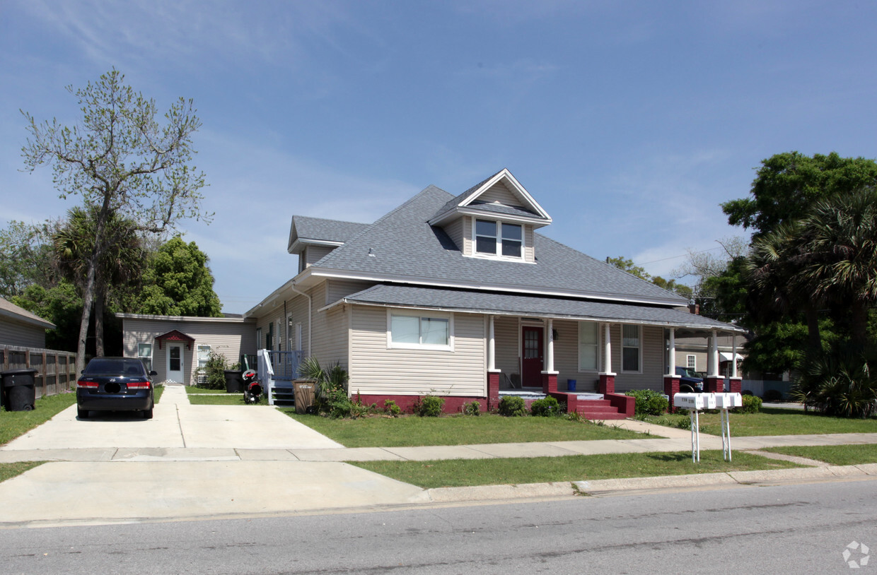 Primary Photo - 516 E Strong St