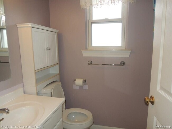 Building Photo - 2622 Maple St