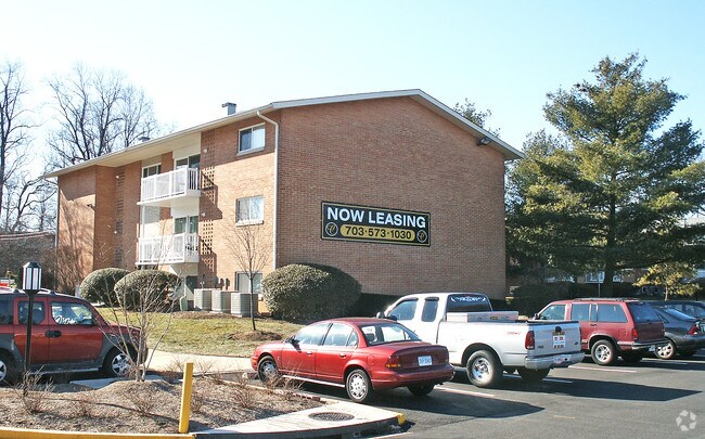 Foto del edificio - Coralain Gardens Apts