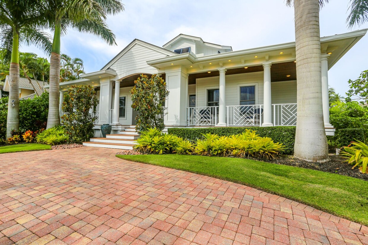 Primary Photo - **STUNNING POOL HOME**3BEDS PLUS LOFT / 3....