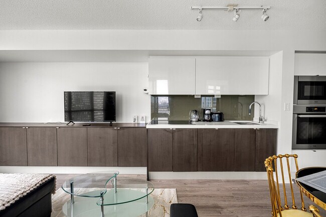 Building Photo - 2708 Puente de Luz