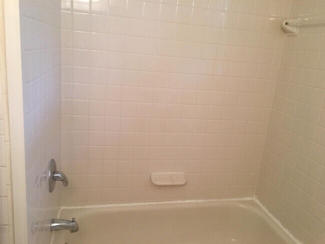 Building Photo - Amazing price for a rental in this area