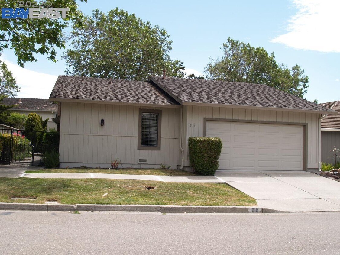 Primary Photo - 1818 St George Rd