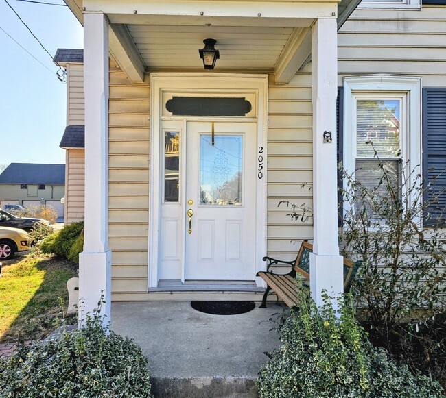 Building Photo - 2050 State St