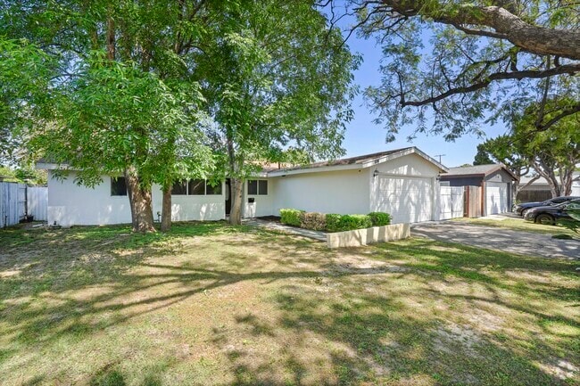 Building Photo - 20617 Schoenborn St