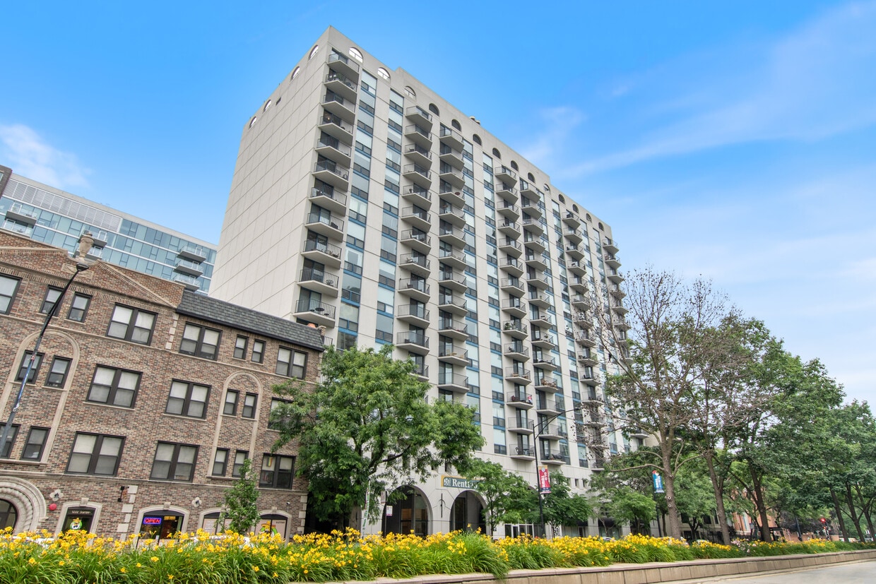 Primary Photo - 1250 N La Salle Dr