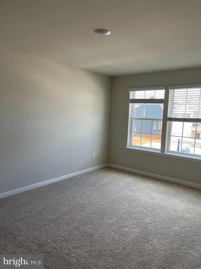 Building Photo - 159 College Dr