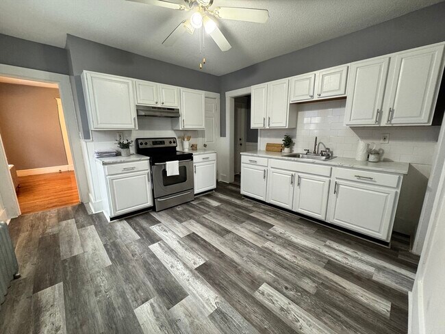Foto del edificio - 134-136-136 Woodlawn St