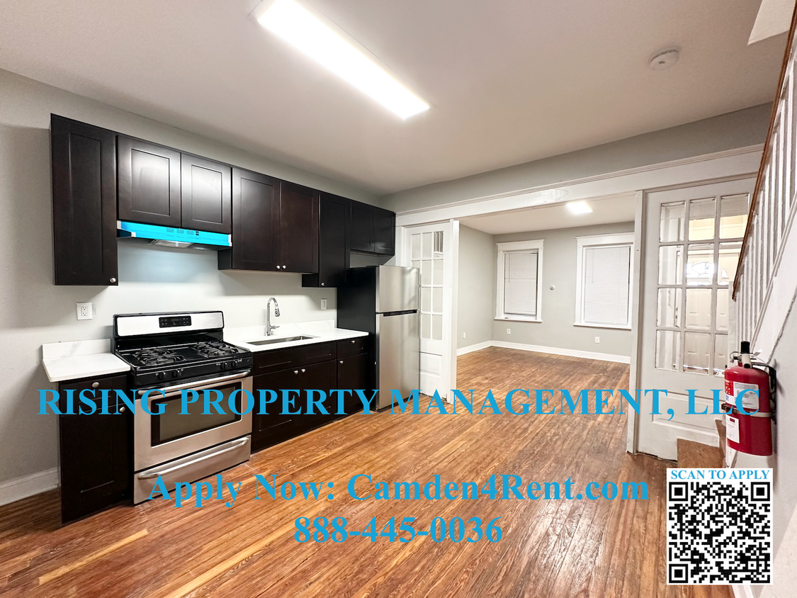 Foto principal - Newly Renovated 4 Bedroom 1 Bath home in t...