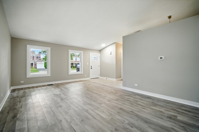 Building Photo - 93 Bedford Rd