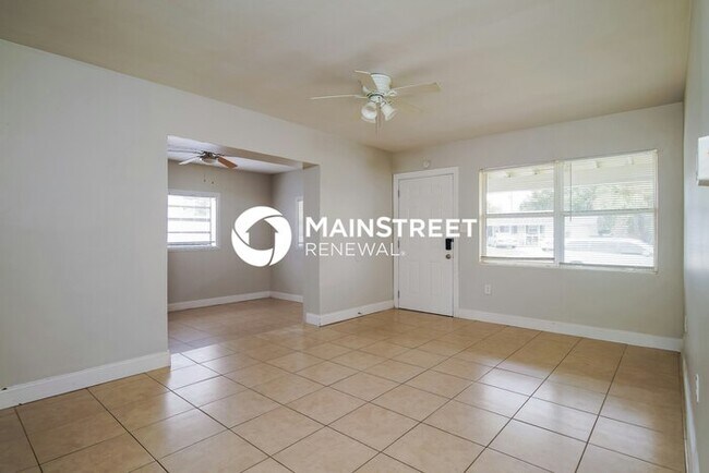 Building Photo - 3 Bedroom Pet-Friendly Home in Orlando, FL with Main Street Renewal
