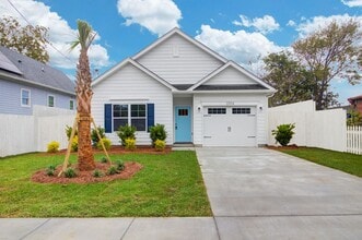 Building Photo - 2304 Delano St