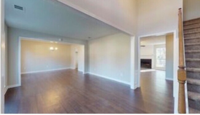 Foto del edificio - 4084 Pinehurst Valley Dr