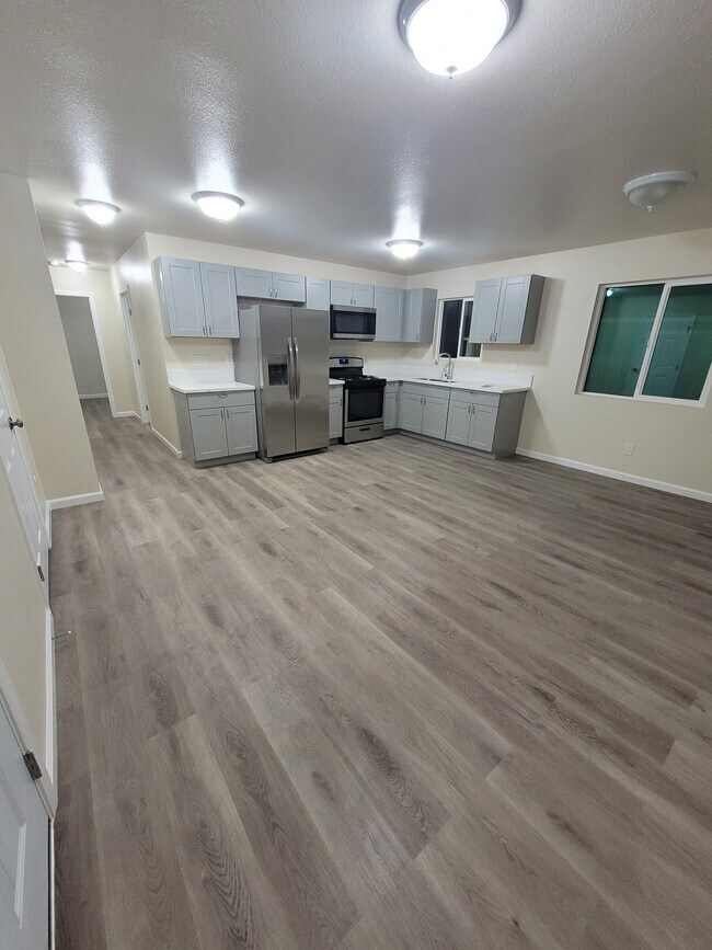 Foto del edificio - 10702 S Grevillea Ave