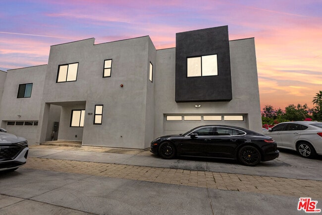 Building Photo - 9109 N Nilo Ln