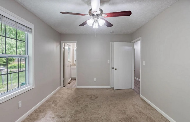 Building Photo - 104 Evanmeade Dr