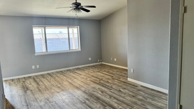 Building Photo - 3453 Tres Alamos Dr