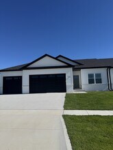Building Photo - 200 W Agnes Dr