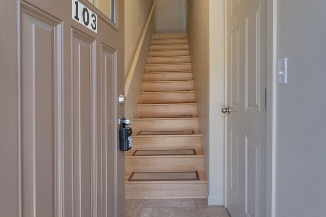 Foto del edificio - Beautiful Townhouse Available in Cedar Mill!