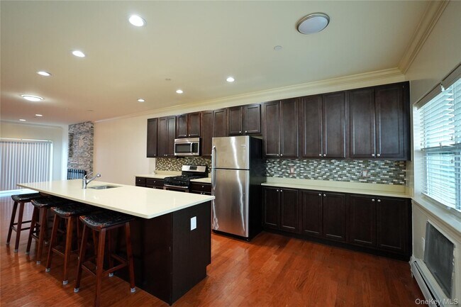 Foto del edificio - 102 Cove Ct