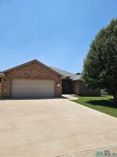 Building Photo - 113 Mariposa Dr