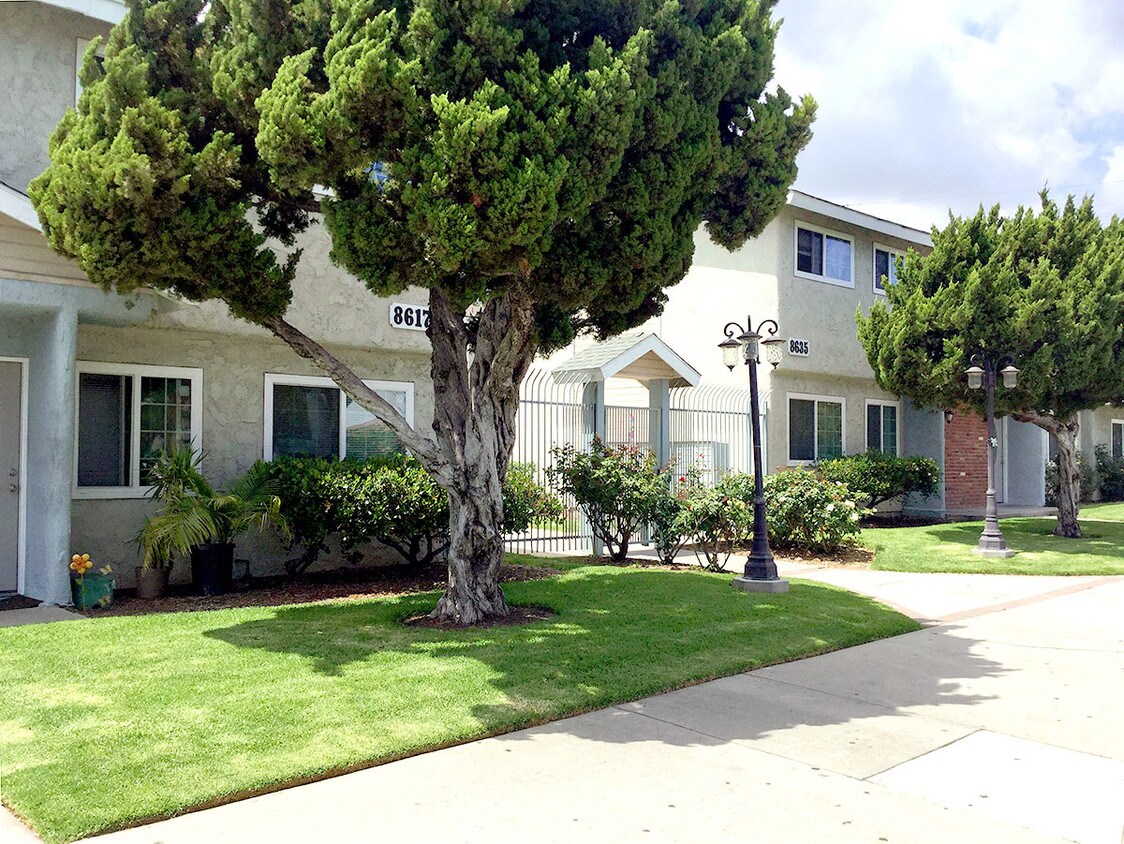8627 Wilbur Ave, Los Angeles, CA 91324 Townhome Rentals in Los