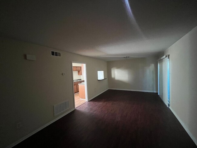 Building Photo - 3260-3266Kabel