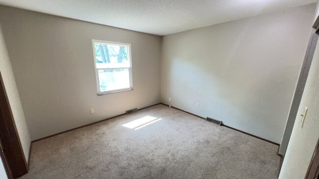 Building Photo - Bright & Spacious 3-Bed Home with Finished...