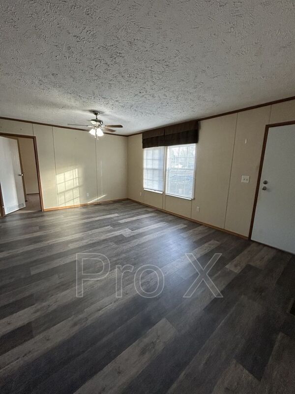 Building Photo - 307 E Adams St