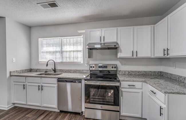 Foto del edificio - 2551 Parkview Dr