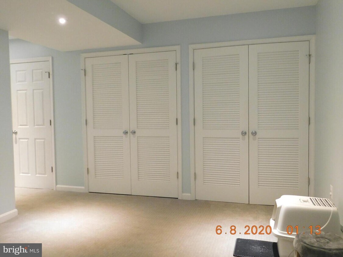 Primary Photo - 2289 Forsythia Dr