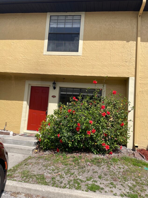 Primary Photo - 7310 Cedar Creek Ct