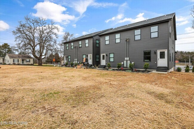 Foto del edificio - 8306 Lobelia Ln