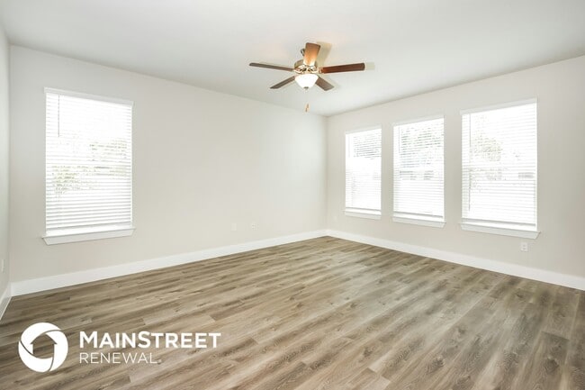 Building Photo - 816 E Voorhis Ave