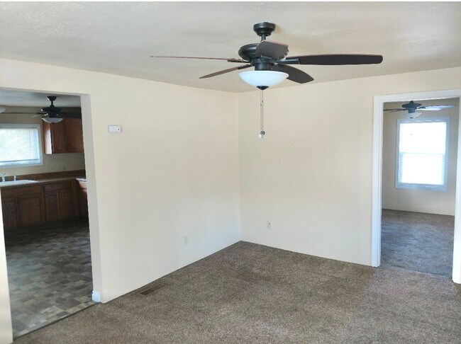 Building Photo - 2 Bedroom, 1 Bath with Office, Barn, Pastu...