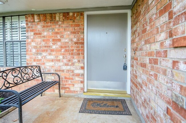 Building Photo - 2831 Pineleaf Dr