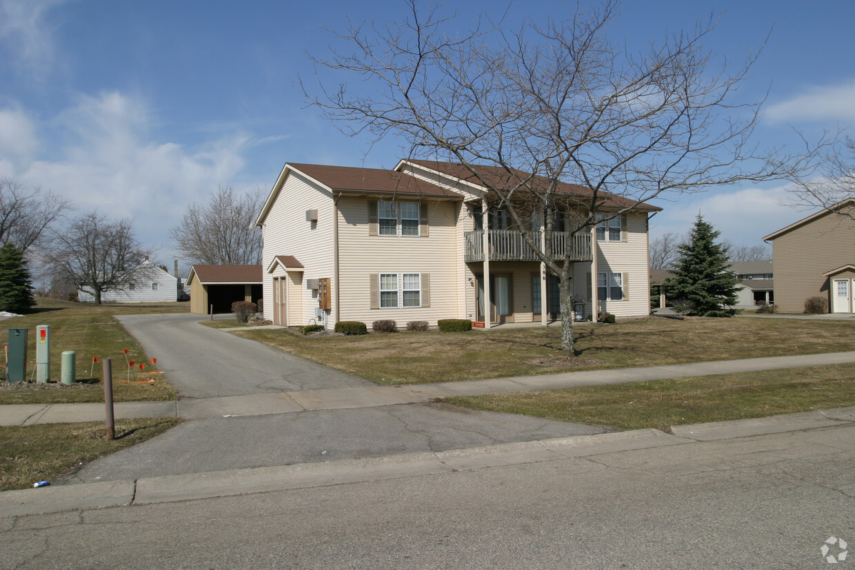 Primary Photo - Ridgeland Heights Apartments