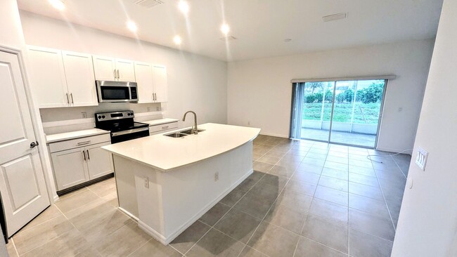 Building Photo - Annual UNfurnished 3/ 2 1/2 townhome in great location near I-75 at Skye Ranch