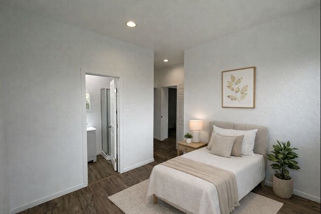 Building Photo - 555 N La Cadena Dr