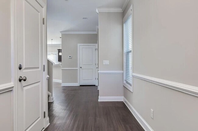 Foto del edificio - Like-new home located at the heart of the ...