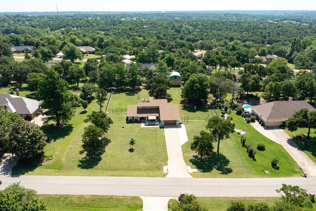 Foto del edificio - 7808 Forest Ln