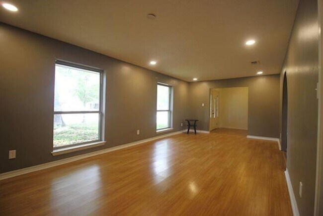 Foto del edificio - Bon Village 4 BR 2 Bath home