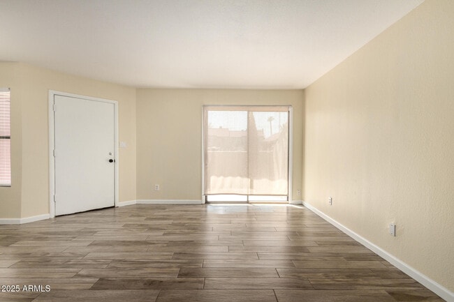 Building Photo - 2040 S Longmore