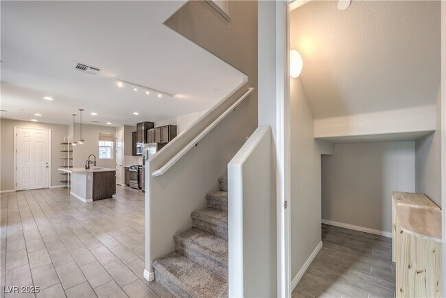 Foto del edificio - 904 Cottonwood Hl Pl