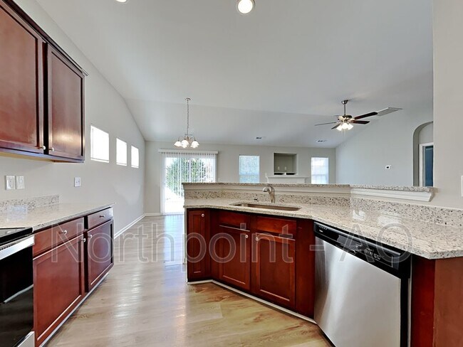 Building Photo - 4406 Wolf Run Dr