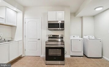 Building Photo - 6005 Armaan Dr