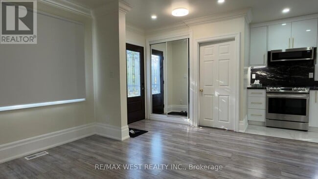 Building Photo - 25 Sixteenth St