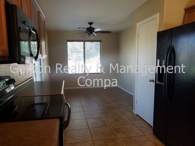Building Photo - 7210 S 46th Dr
