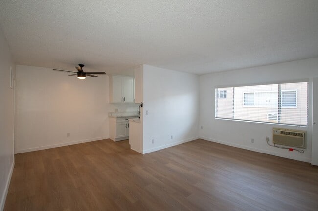 Building Photo - 10819 Camarillo St
