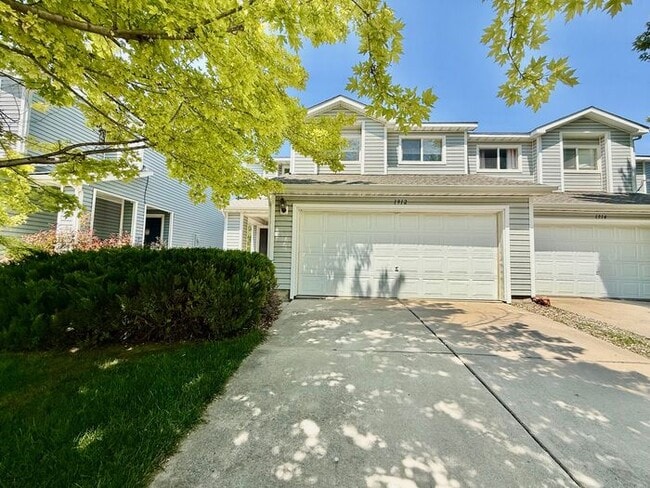 Photo - 3 Bedroom 2.5 Bath Townhouse w/ 2-Car Garage!